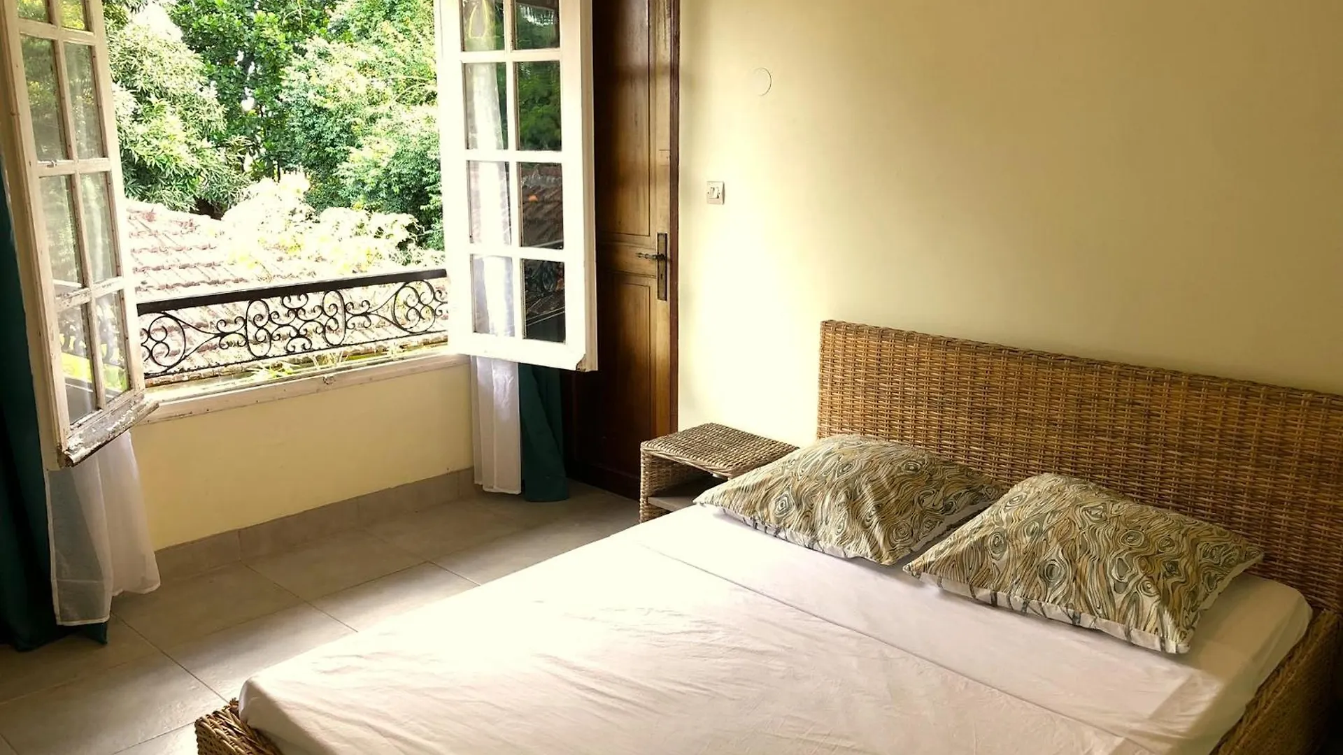 Between Us : Chambres D'Hotes A Saint Joseph Bed & Breakfast Saint-Joseph