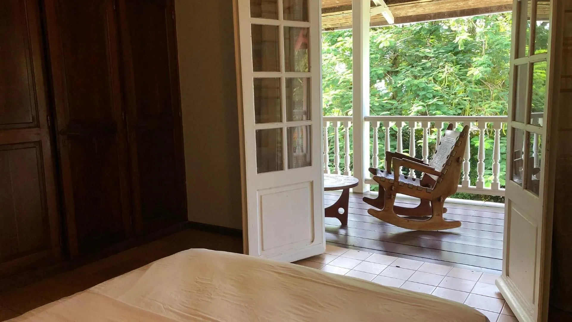 Between Us : Chambres D'Hotes A Saint Joseph Saint-Joseph