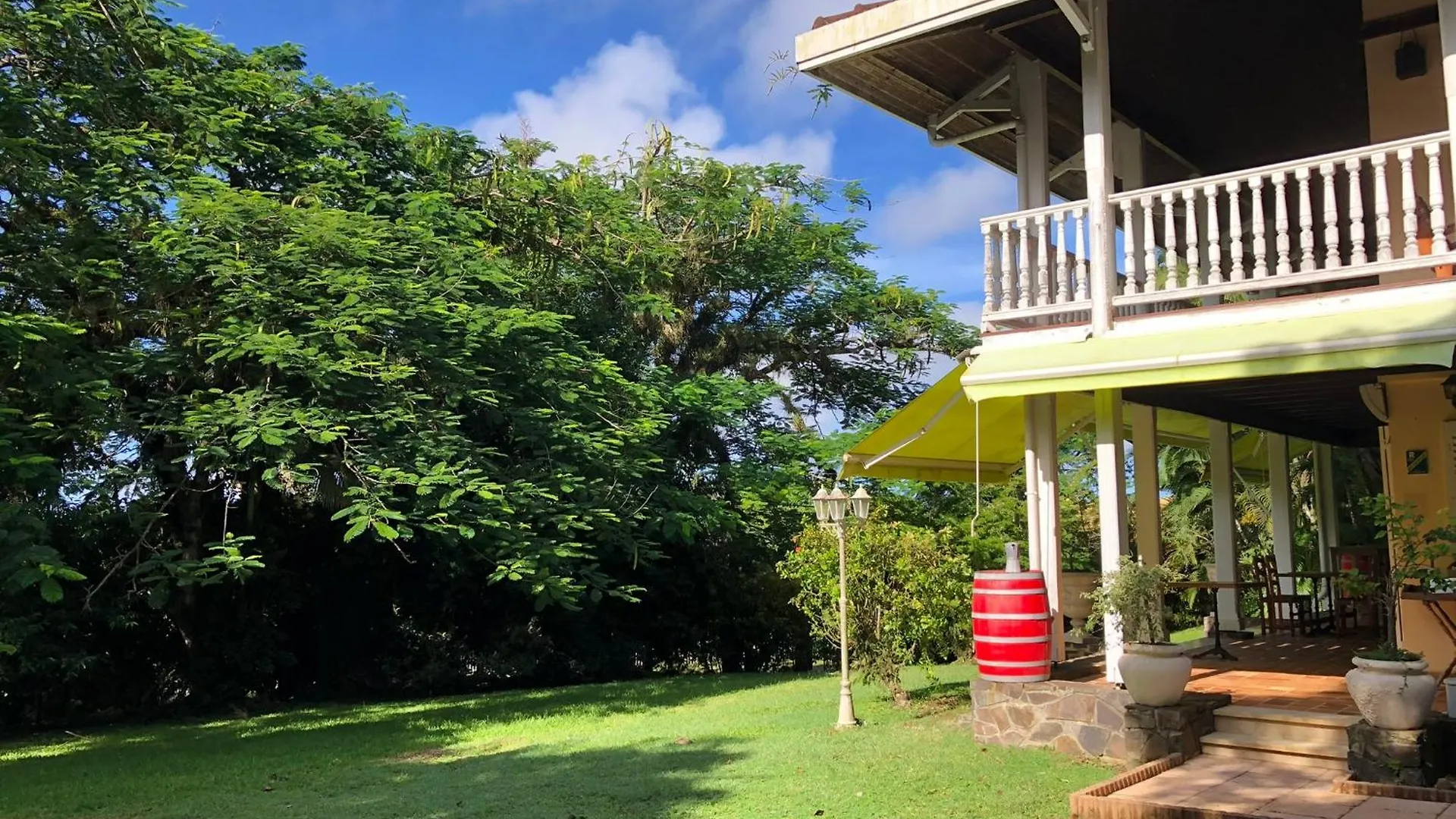 Between Us : Chambres D'Hotes A Saint Joseph Bed & Breakfast Saint-Joseph